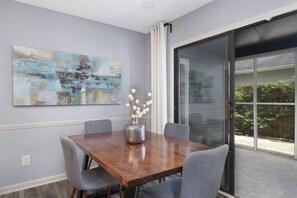 Dining - Near Hospitals, Single Level 3Br/2Bath w/Office, Safe neighborhood, Parking.

 (Charlotte)