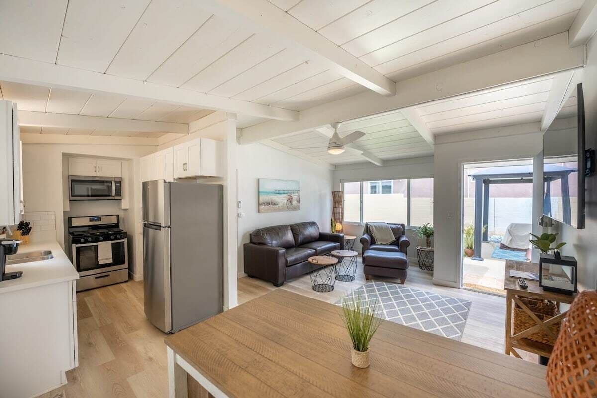 Charming Coastal Retreat: Newly Renovated