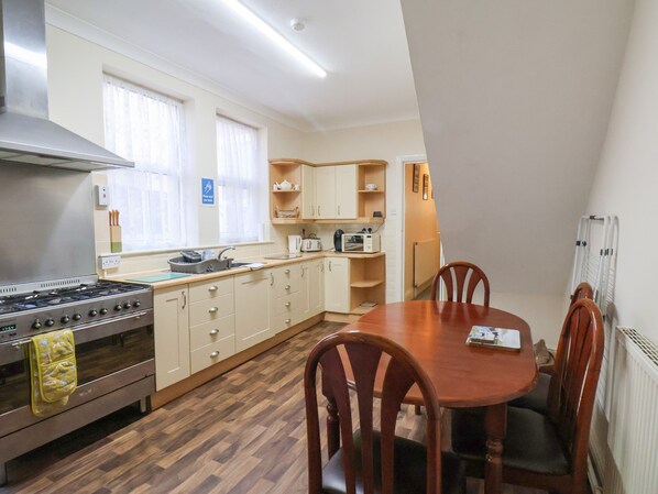 冰箱、电热水壶、烤面包机、厨具/餐具