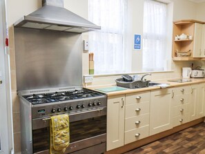 冰箱、电热水壶、烤面包机、厨具/餐具