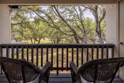 Canyon Lake Escape: Pool, Balcony, Pet Friendly
