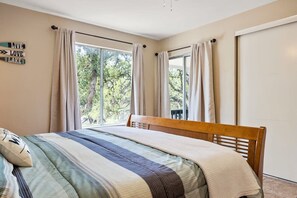 3 Schlafzimmer, Schreibtisch, Bügeleisen/Bügelbrett, WLAN