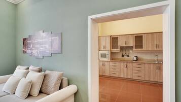 Deluxe-Apartment | Wohnbereich | LED-Fernseher