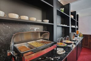 Tägliches inbegriffenes kontinentales Frühstück