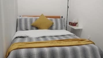 1 habitación, wifi y ropa de cama