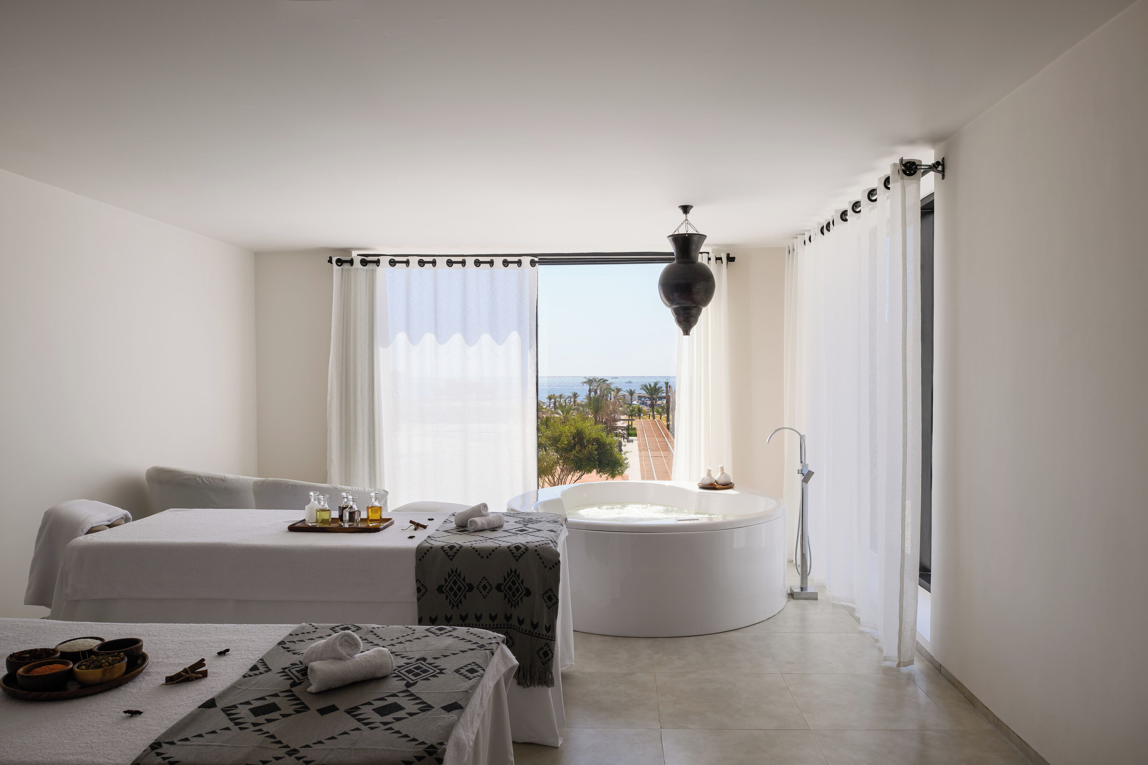 双人护理室、土耳其浴、身体护理、芳香疗法、热石按摩、运动按摩