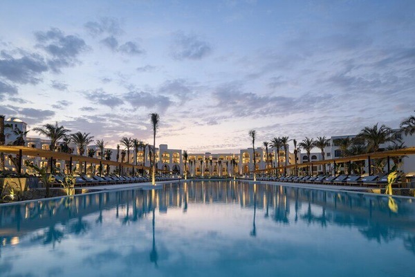 2 outdoor pools, pool umbrellas, sun loungers