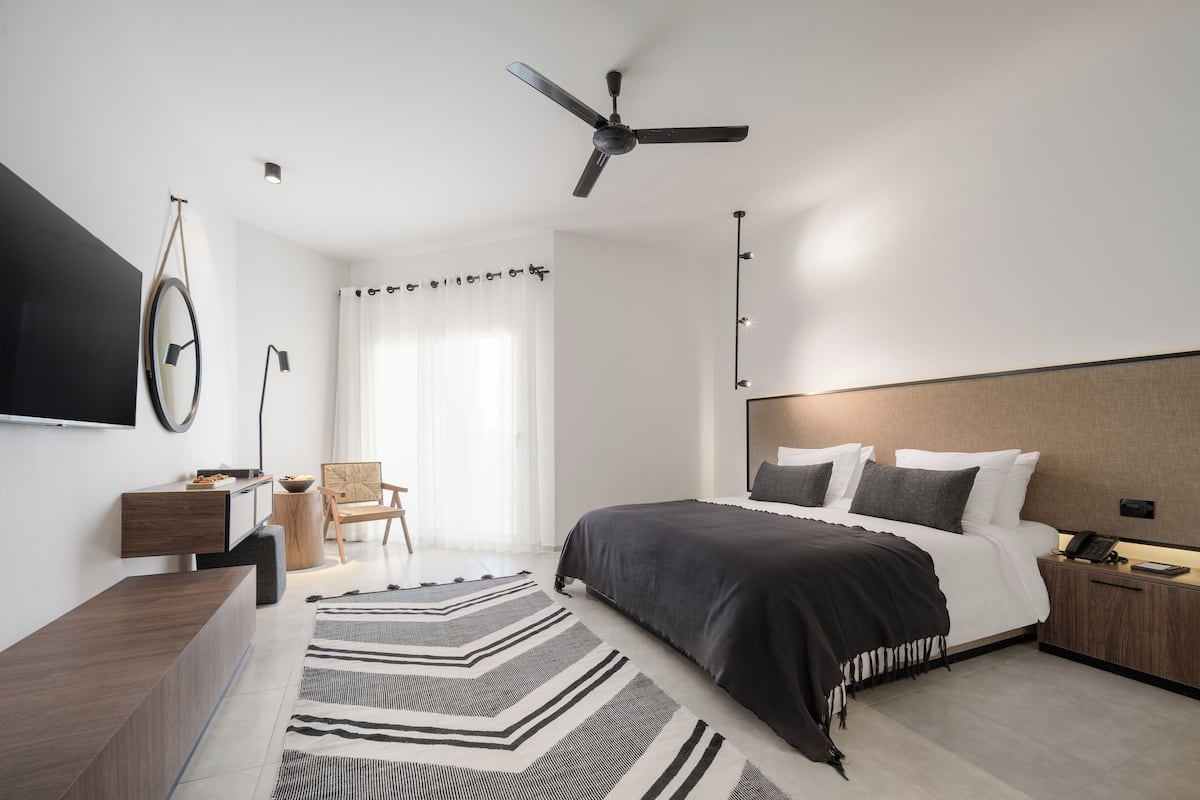 2 habitaciones, minibar y caja de seguridad en la habitación