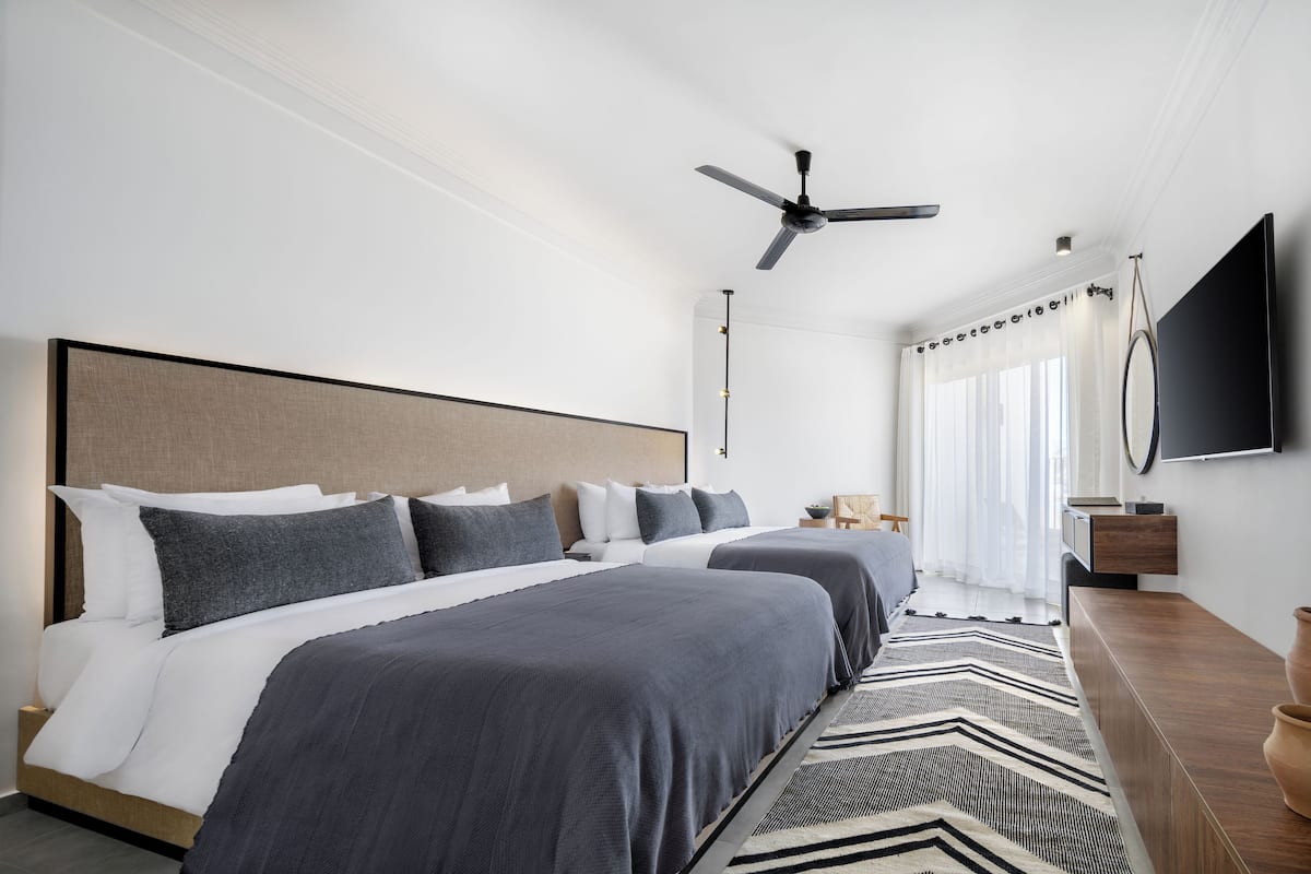 2 habitaciones, minibar y caja de seguridad en la habitación
