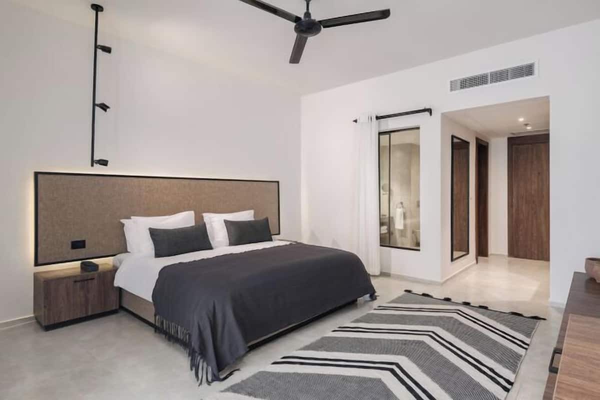 2 habitaciones, minibar y caja de seguridad en la habitación