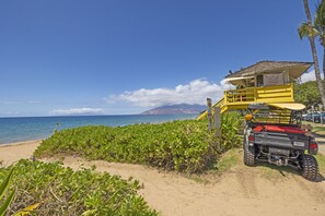 Beach nearby - Ocean View Sleeps 8 Across from Beach 3 bedroom 3 bathroom Full AC Kihei Condo  (Kihei)