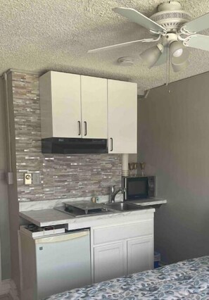 Fridge, microwave, stovetop, coffee/tea maker