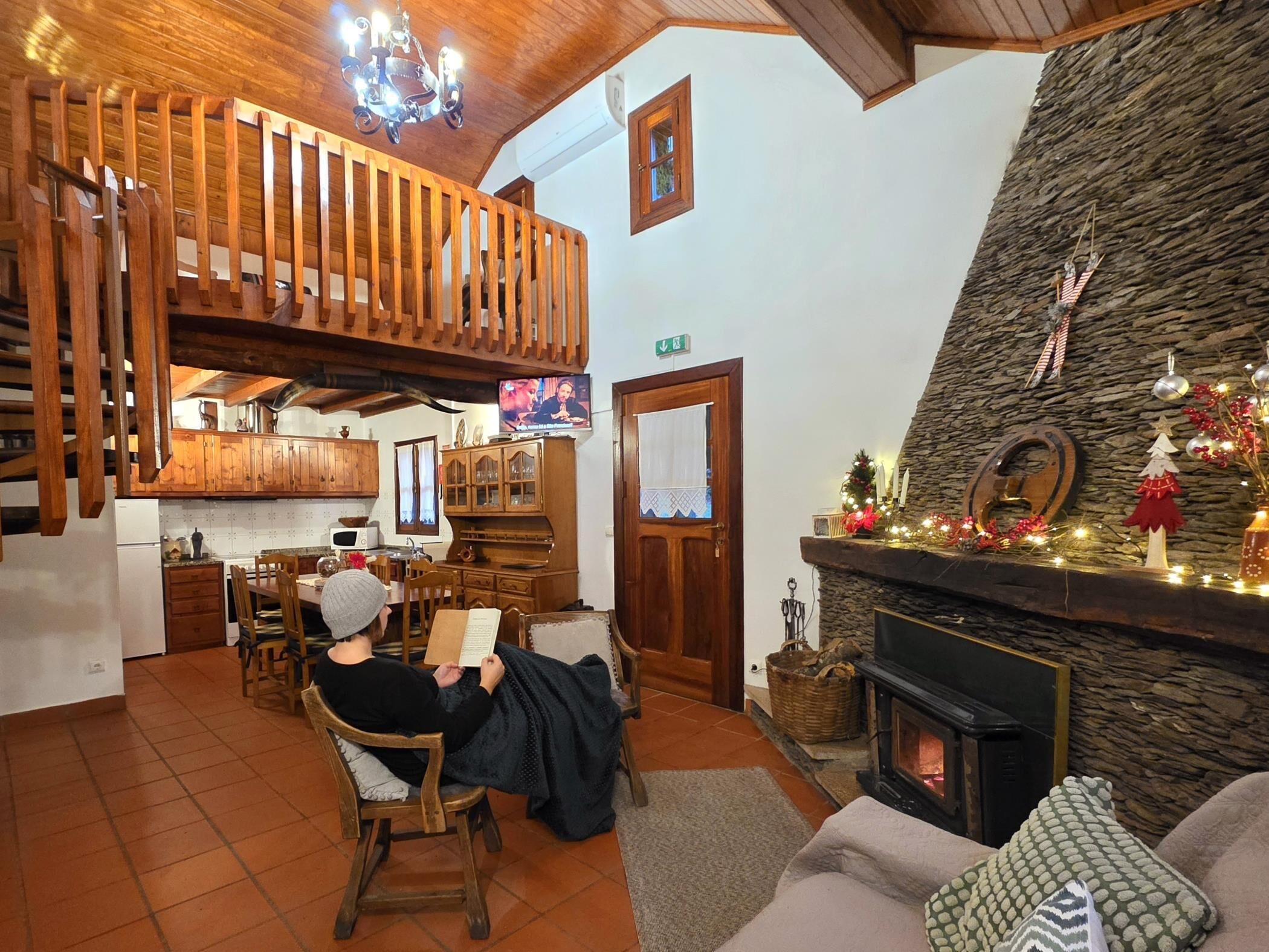 Télévision, cheminée