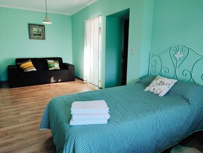 2 bedrooms, iron/ironing board, Internet, bed sheets