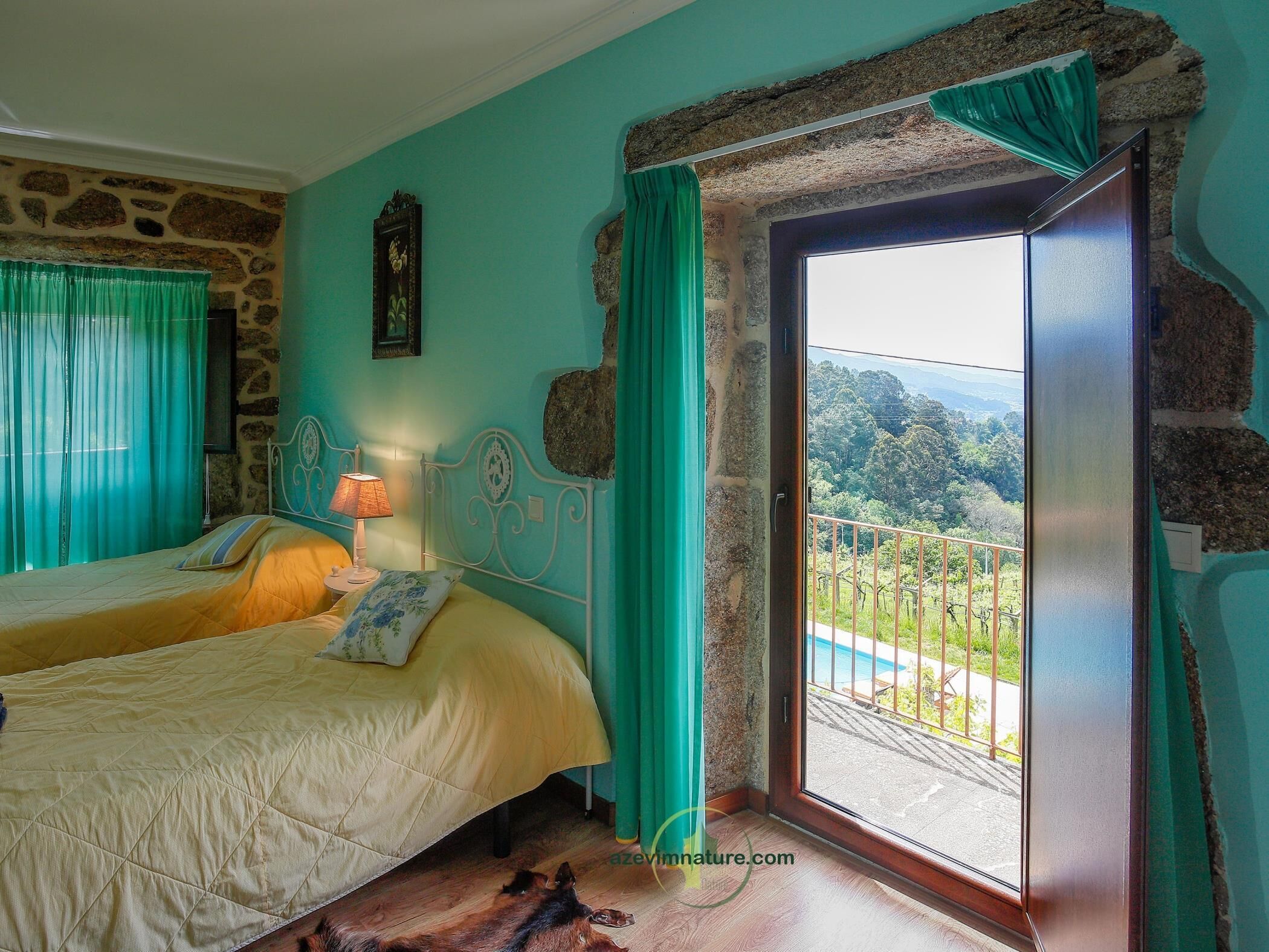 2 bedrooms, iron/ironing board, internet, bed sheets