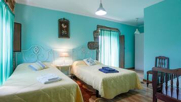 2 bedrooms, iron/ironing board, internet, bed sheets