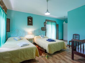 2 chambres, fer et planche à repasser, accès Internet, draps fournis