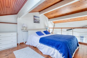 1 soverom og strykejern/-brett