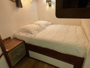 1 habitación, escritorio, tabla de planchar con plancha y wifi gratis 