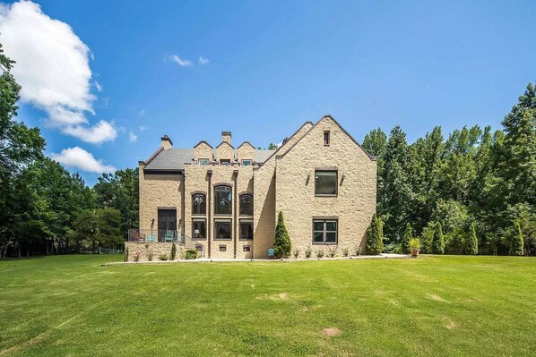 Fachada de la propiedad