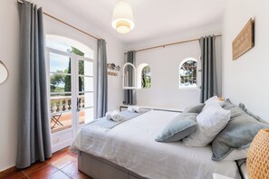 4 bedrooms, in-room safe, iron/ironing board, travel crib