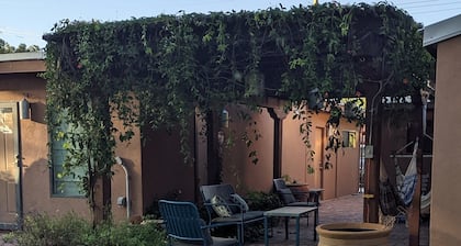 Mirage- Private Secret Studio w Shared Hot Tub