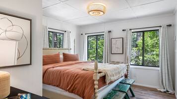 3 bedrooms, WiFi, bed sheets