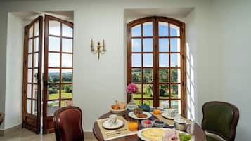 Free daily continental breakfast