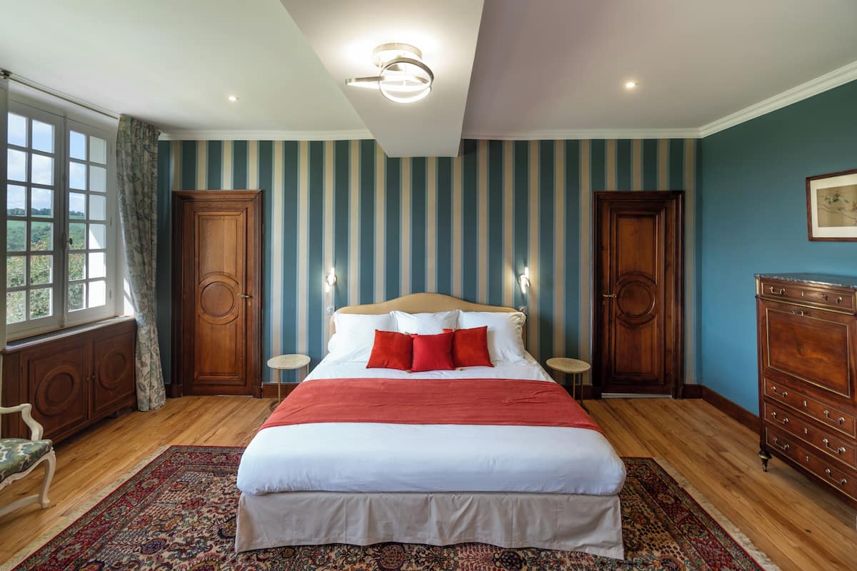 Suite – grand, privat bad, fjellutsikt | Blendingsgardiner, barnesenger (inkludert) og wi-fi (inkludert)