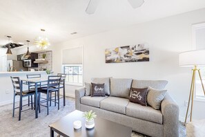TV - Updated condo with golf course views, balcony, pool, & hot tub (Myrtle Beach)