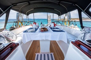 Outdoor dining - Athens: Luxury sailing yacht Sofia Star 1 (Καλλιθέα)