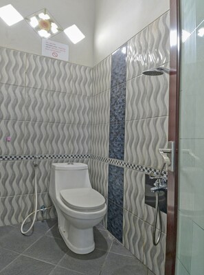 Standard Double Room | Bathroom