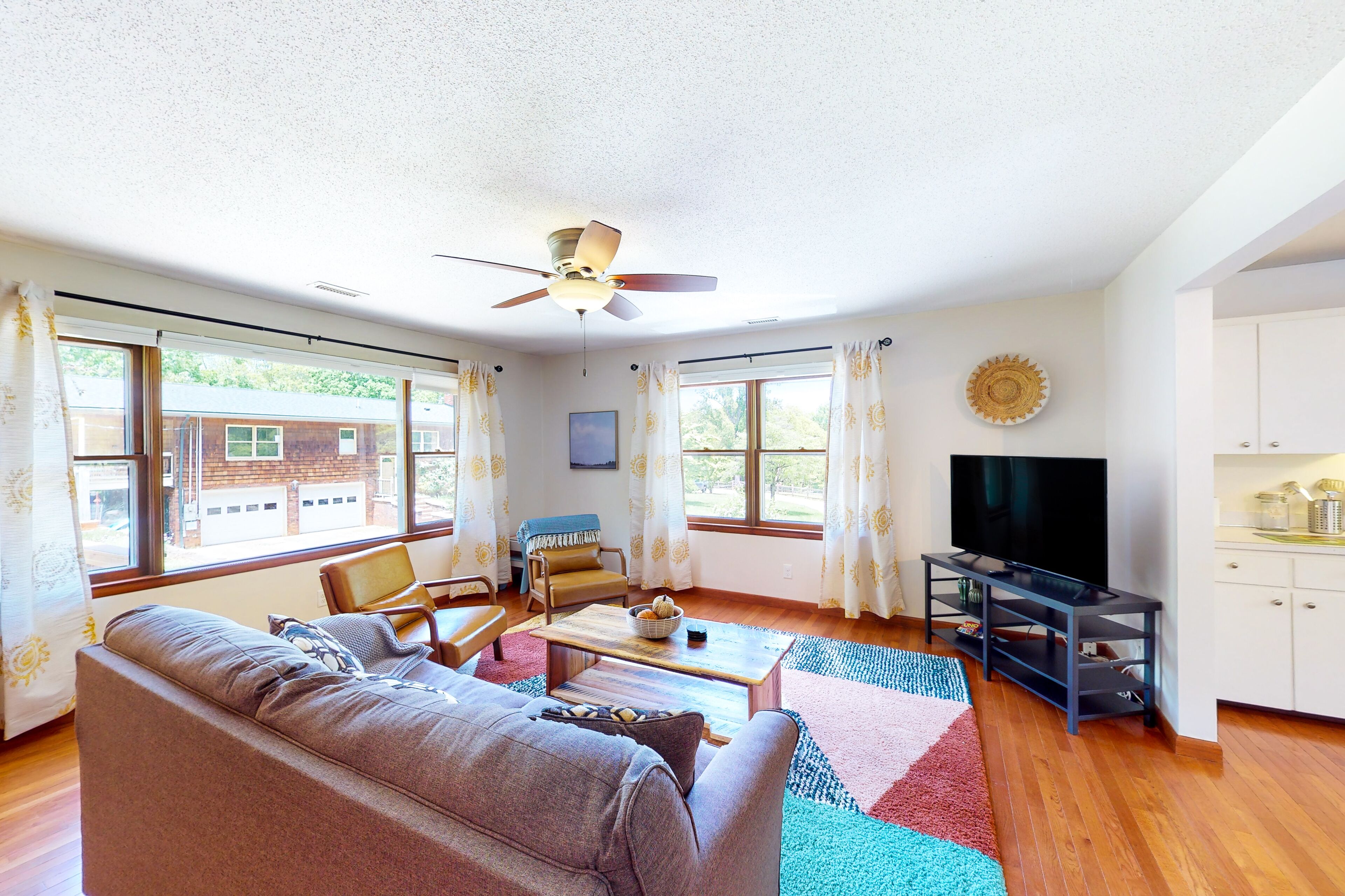Family-friendly farm retreat on 18 acres with mountain views - board games & AC
