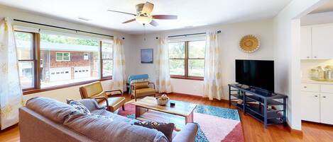 Una televisión, libros