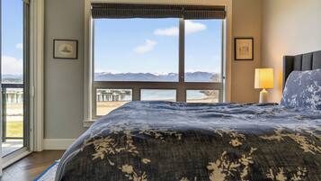 2 bedrooms, iron/ironing board, travel crib, free WiFi