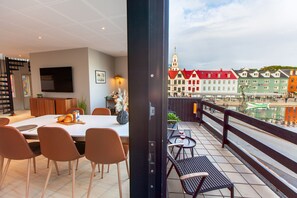 Apartamento exclusivo, sacada, vista para a marina | Terraço/pátio