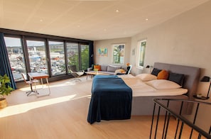 Exclusive Apartment, Balcony, Marina View | 1 bedroom, pillowtop beds, desk, blackout drapes