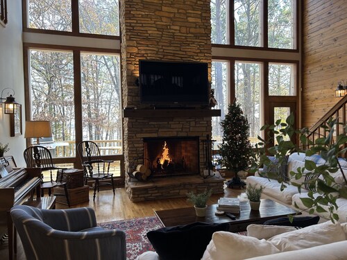 Lakefront, 4Bdr+Loft, 3Ba, Boat Ramp, Golf, Ping Pong, Foosball, No Pets