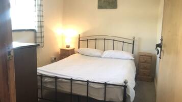 Apartment | 2 bedrooms, free WiFi, bed sheets