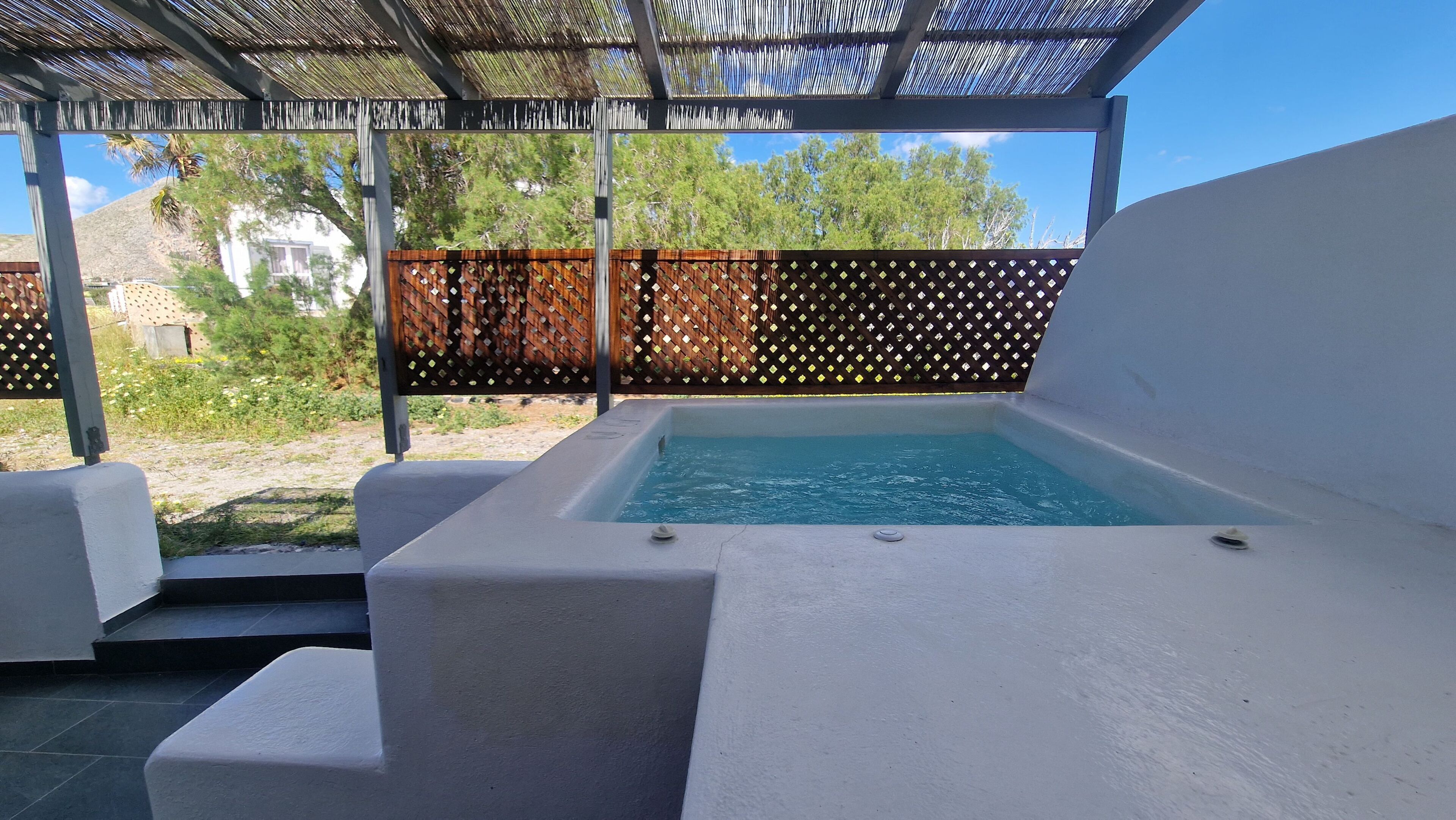Bañera de hidromasaje al aire libre