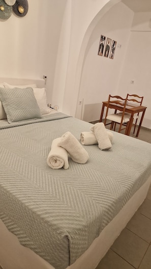 1 bedroom, iron/ironing board, travel cot, free WiFi