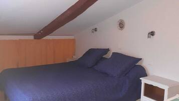 2 bedrooms, desk, travel crib, WiFi