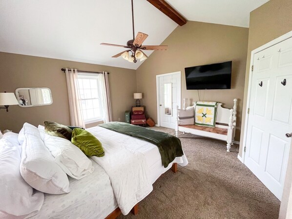 5 bedrooms, iron/ironing board, WiFi, bed sheets