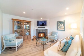 TV, fireplace