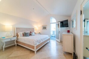 2 Schlafzimmer, Schreibtisch, Bügeleisen/Bügelbrett, Reisekinderbett