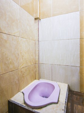 Standard Double Room | Bathroom