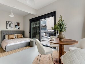 Studio, terassi, kaupunkinäköala | Oleskelualue