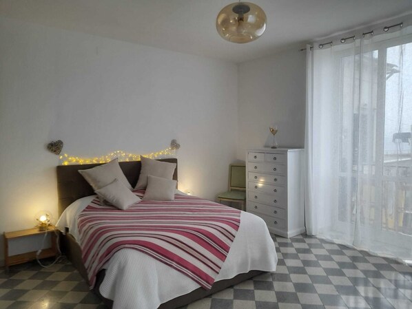 1 chambre, fer et planche à repasser, Wi-Fi, literie fournie