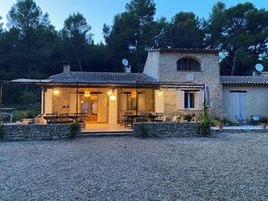 Exterior - Large Mas in the Roussillon pine forest, heated swimming pool (Gargas)