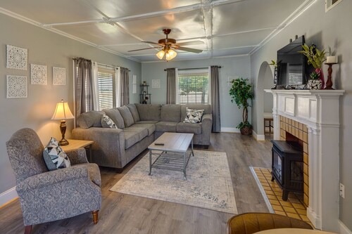 Lamesa Vacation Rental w/ Covered Patio & Fire Pit